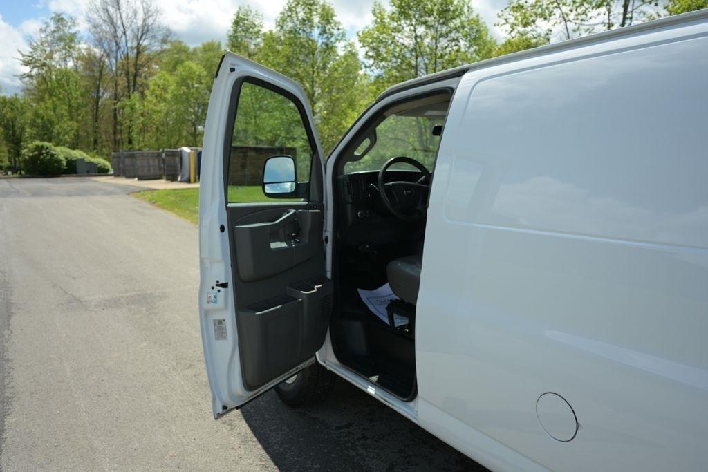 GMC Savana Cargo Van RWD 2500 135" 2023