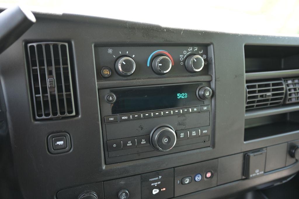 GMC Savana Cargo Van RWD 2500 135" 2023