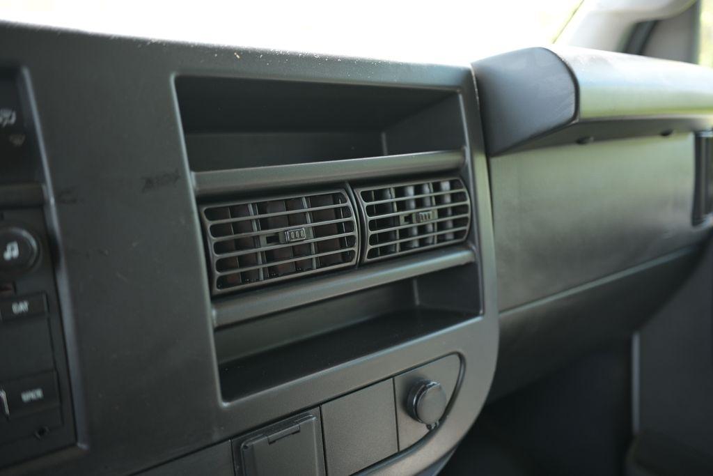 GMC Savana Cargo Van RWD 2500 135" 2023
