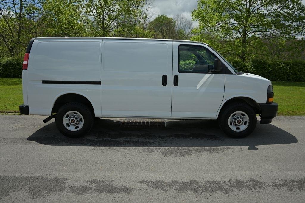 GMC Savana Cargo Van RWD 2500 135" 2023