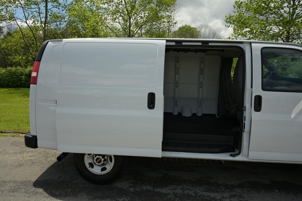 GMC Savana Cargo Van RWD 2500 135" 2023