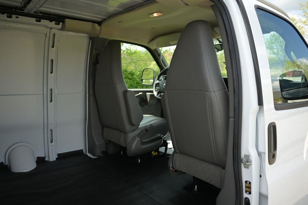 GMC Savana Cargo Van RWD 2500 135" 2023