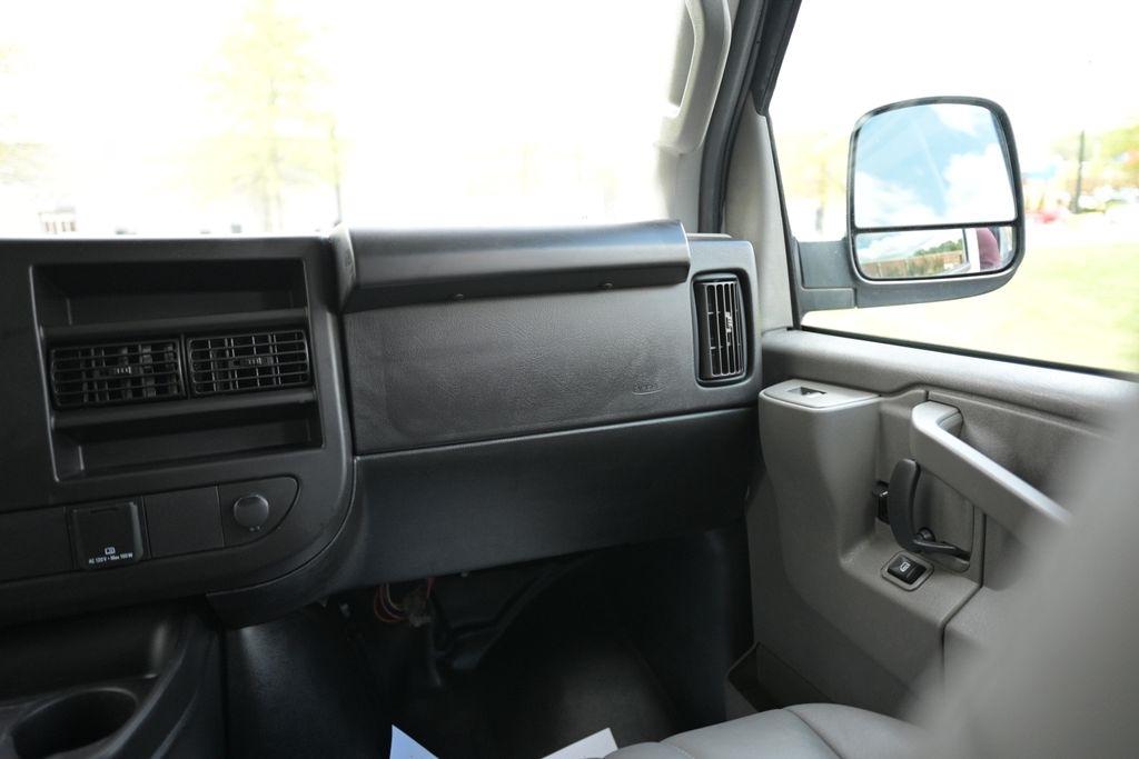 GMC Savana Cargo Van RWD 2500 135" 2023
