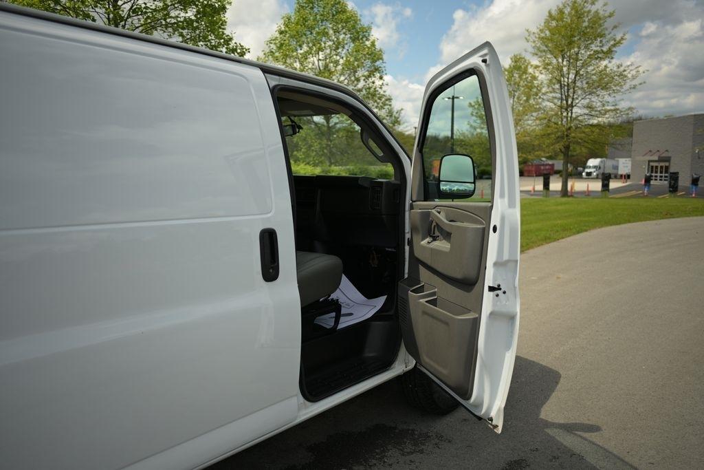 GMC Savana Cargo Van RWD 2500 135" 2023
