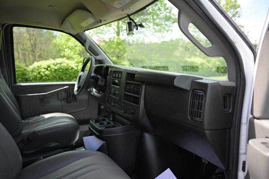 GMC Savana Cargo Van RWD 2500 135" 2023