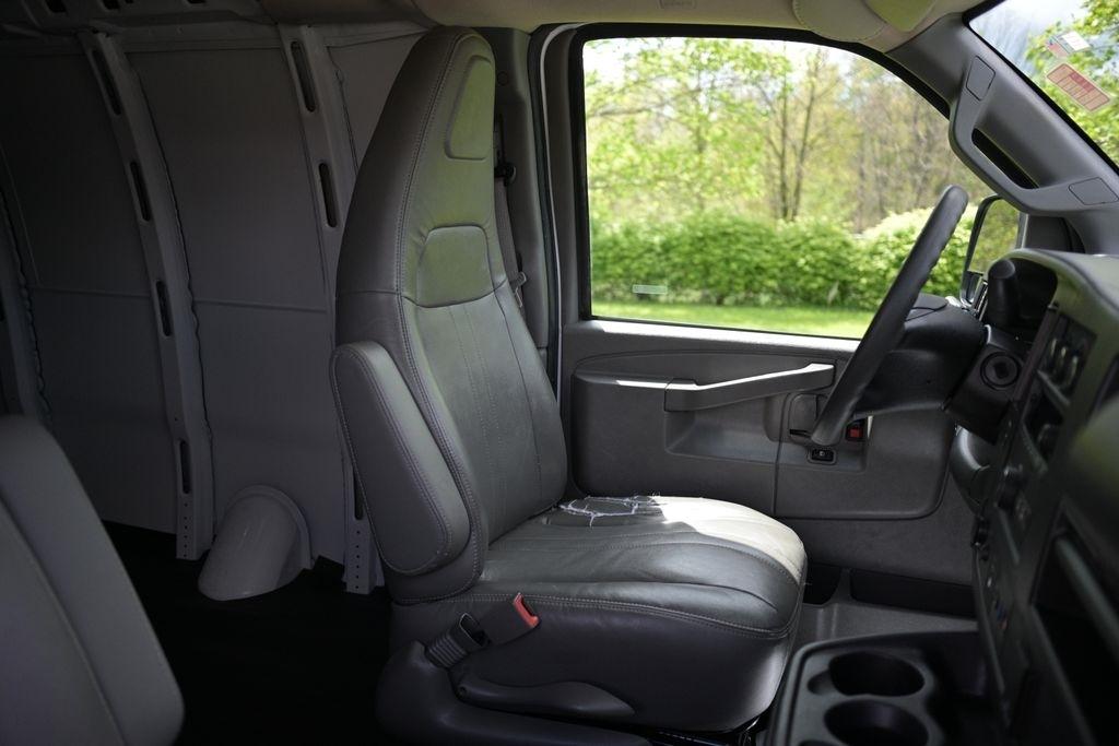 GMC Savana Cargo Van RWD 2500 135" 2023