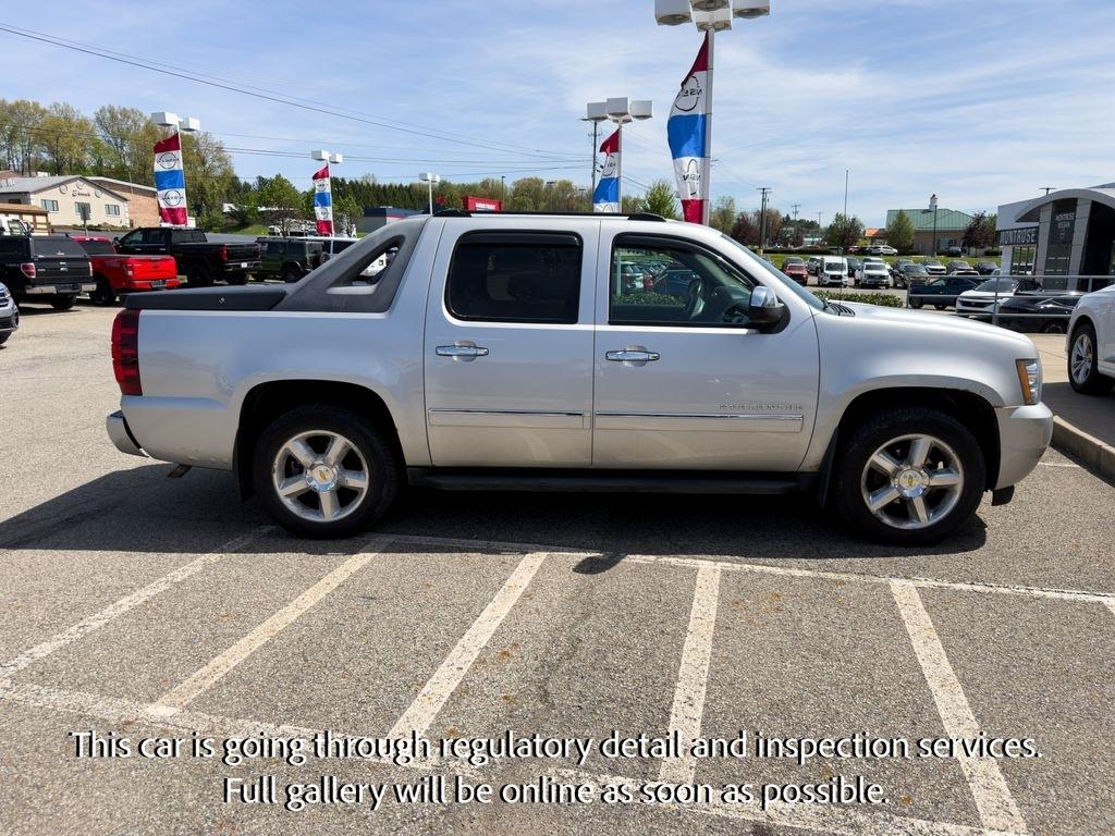 Chevrolet Avalanche 4WD Crew Cab LTZ 2010
