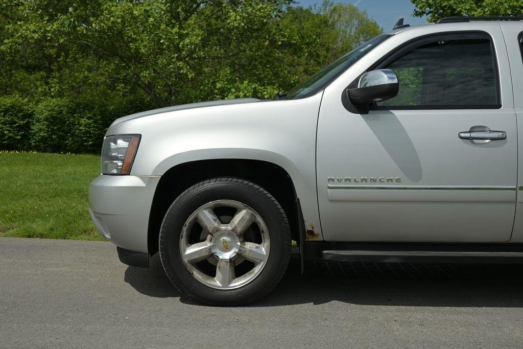 Chevrolet Avalanche 4WD Crew Cab LTZ 2010