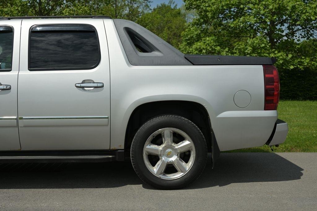 Chevrolet Avalanche 4WD Crew Cab LTZ 2010