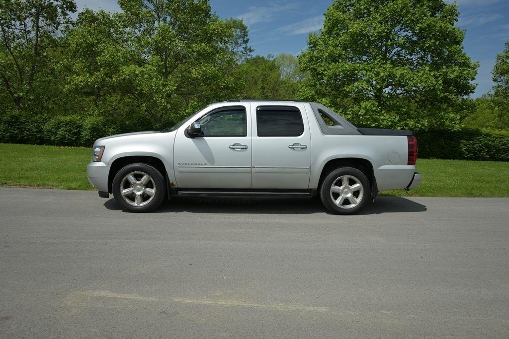 Chevrolet Avalanche 4WD Crew Cab LTZ 2010