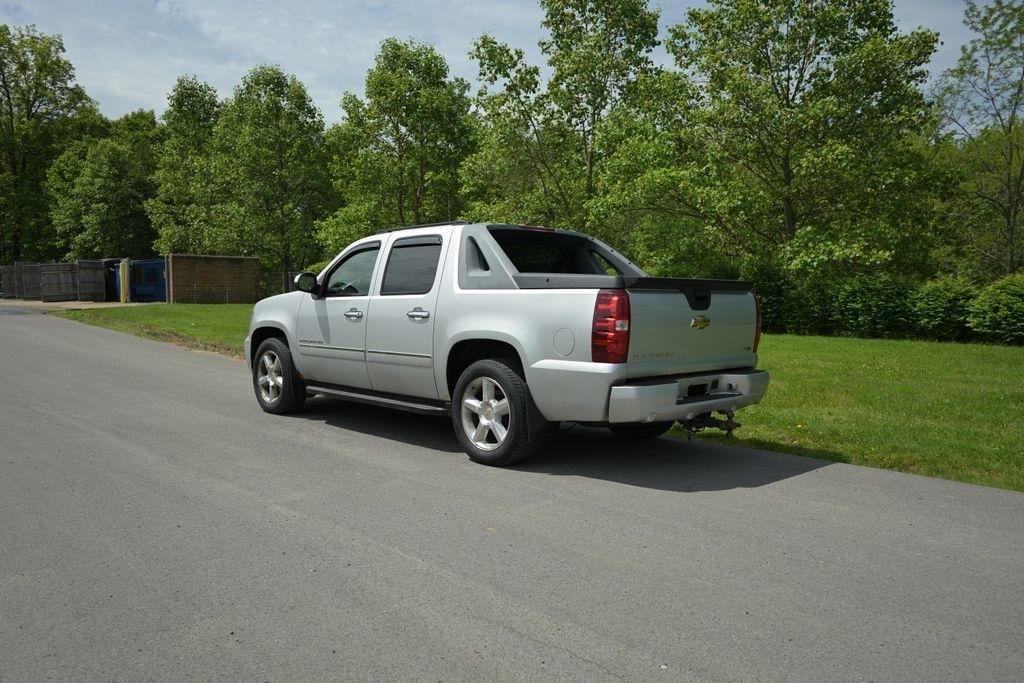 Chevrolet Avalanche 4WD Crew Cab LTZ 2010