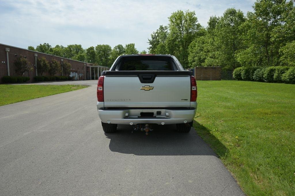 Chevrolet Avalanche 4WD Crew Cab LTZ 2010