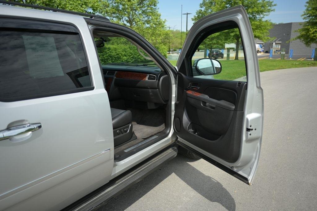 Chevrolet Avalanche 4WD Crew Cab LTZ 2010