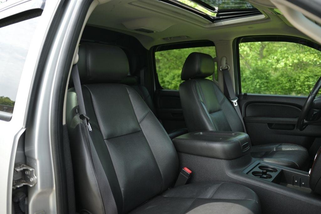 Chevrolet Avalanche 4WD Crew Cab LTZ 2010