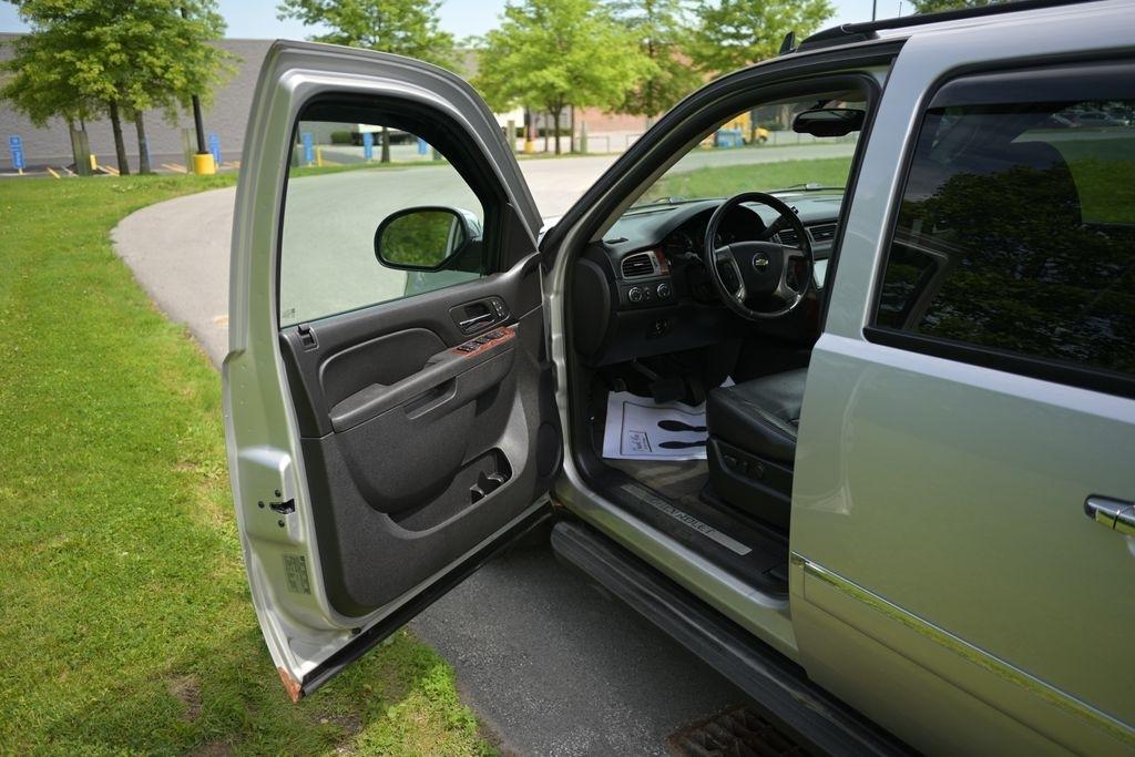 Chevrolet Avalanche 4WD Crew Cab LTZ 2010