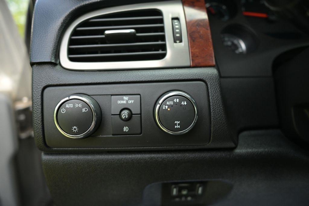Chevrolet Avalanche 4WD Crew Cab LTZ 2010