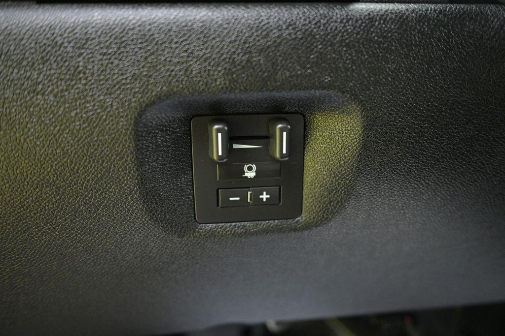Chevrolet Avalanche 4WD Crew Cab LTZ 2010