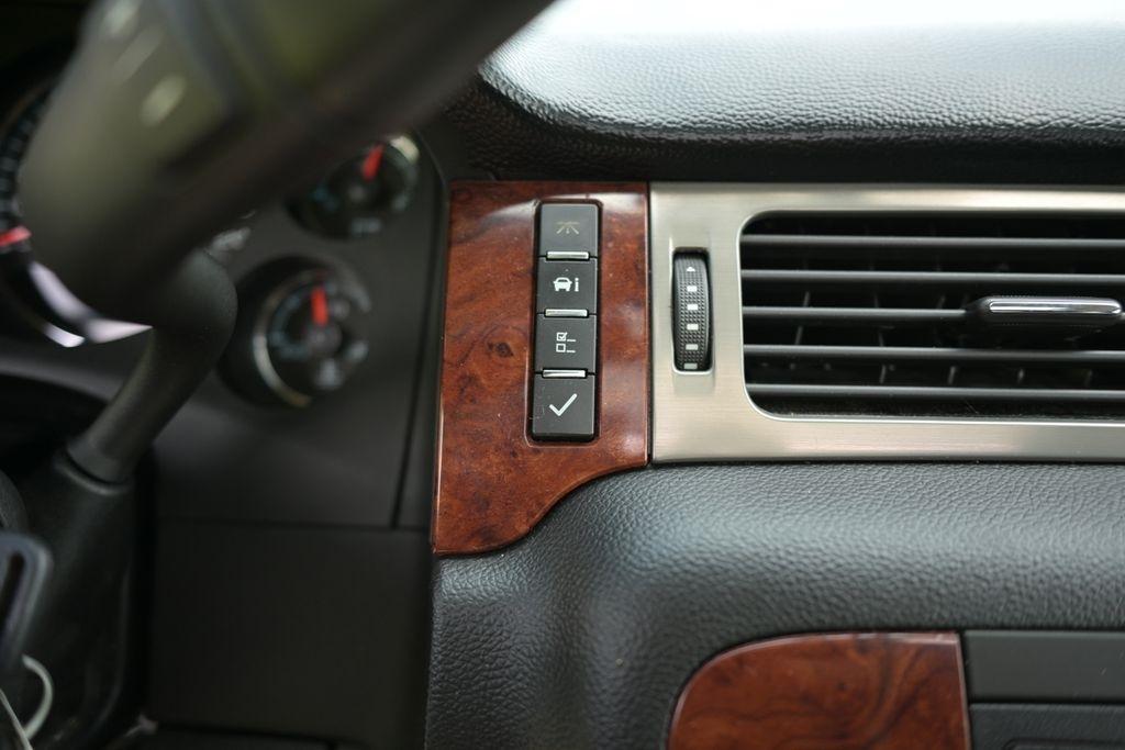 Chevrolet Avalanche 4WD Crew Cab LTZ 2010