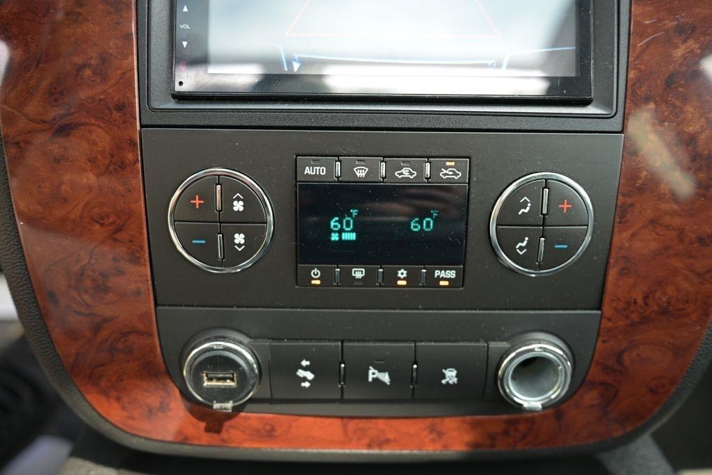 Chevrolet Avalanche 4WD Crew Cab LTZ 2010