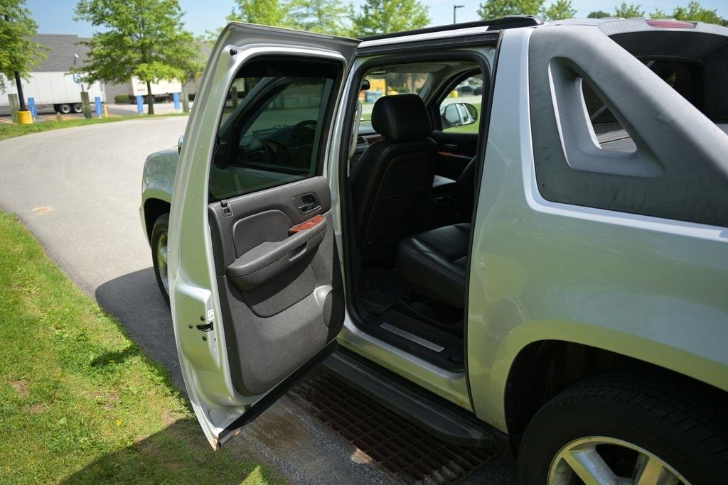 Chevrolet Avalanche 4WD Crew Cab LTZ 2010