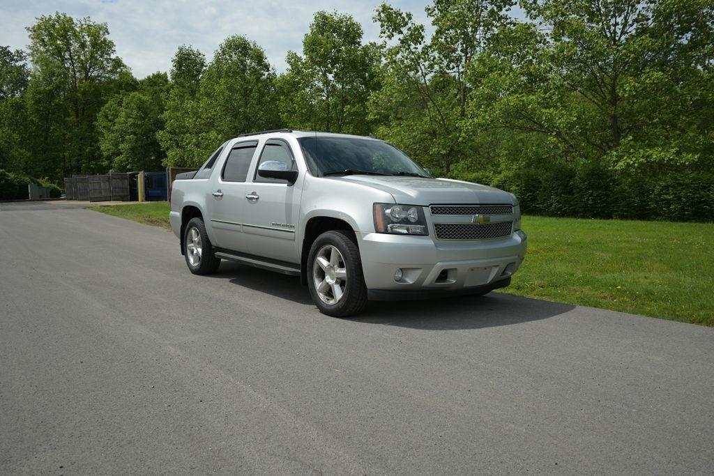 Chevrolet Avalanche 4WD Crew Cab LTZ 2010