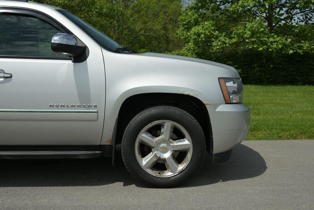 Chevrolet Avalanche 4WD Crew Cab LTZ 2010