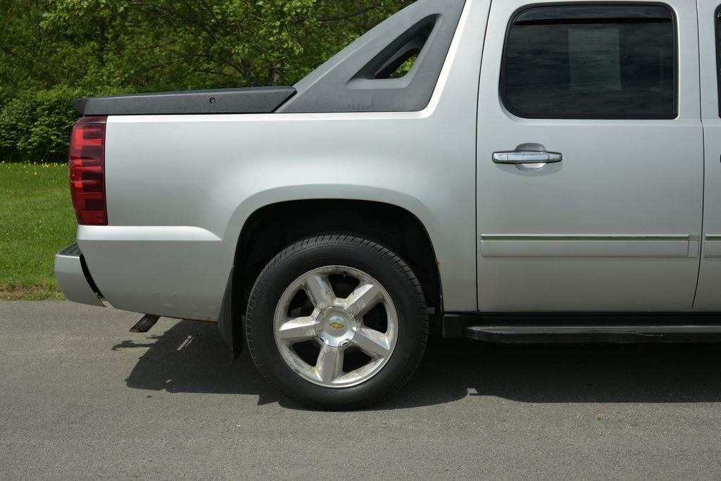 Chevrolet Avalanche 4WD Crew Cab LTZ 2010