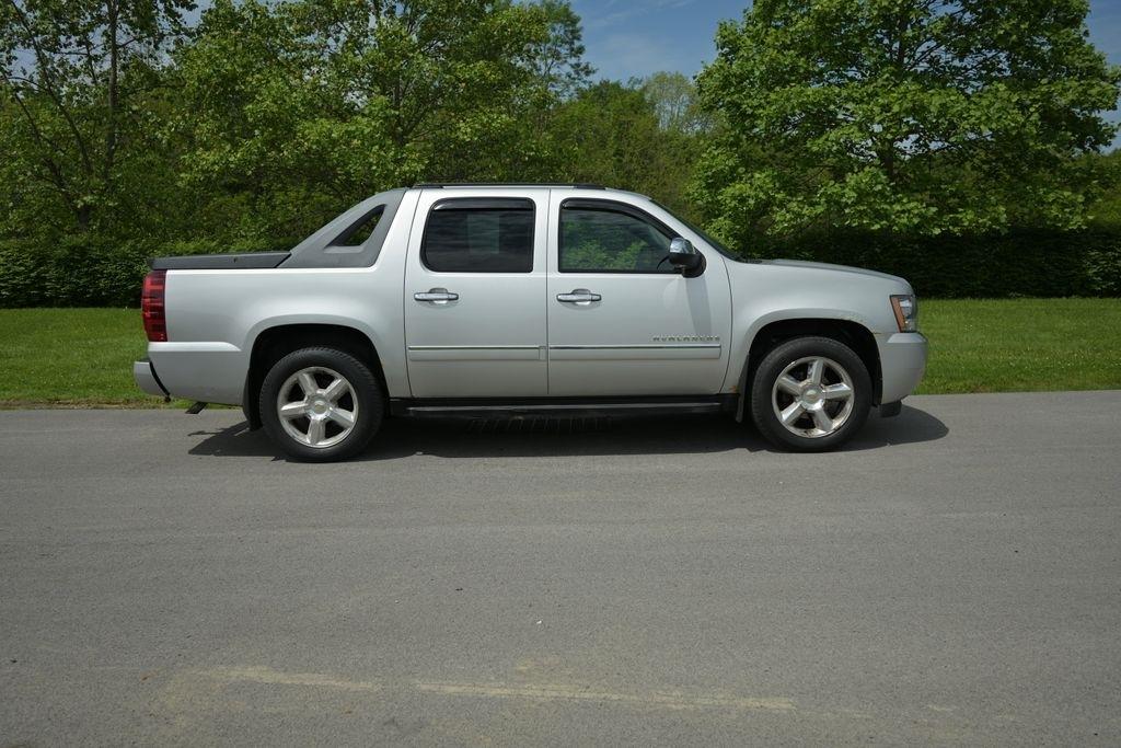 Chevrolet Avalanche 4WD Crew Cab LTZ 2010