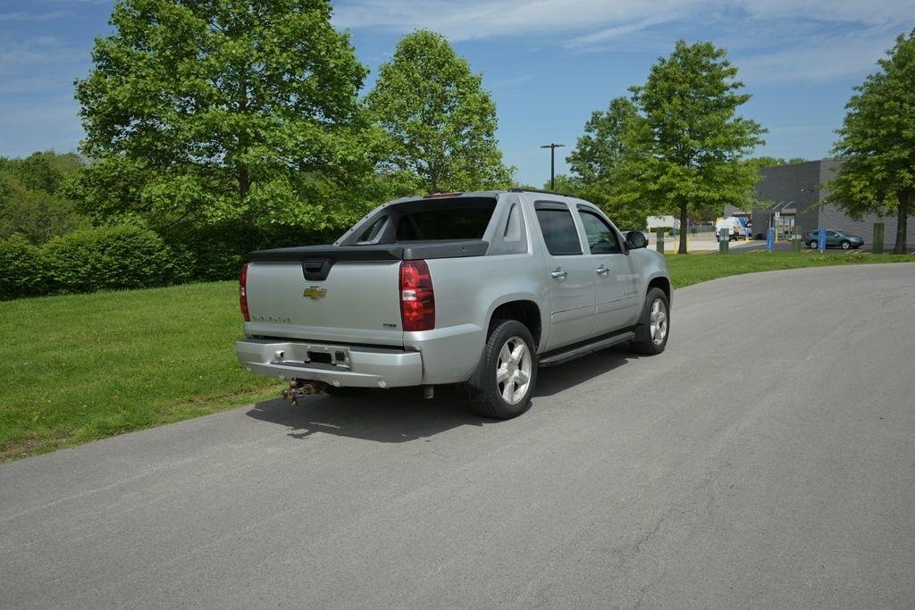 Chevrolet Avalanche 4WD Crew Cab LTZ 2010