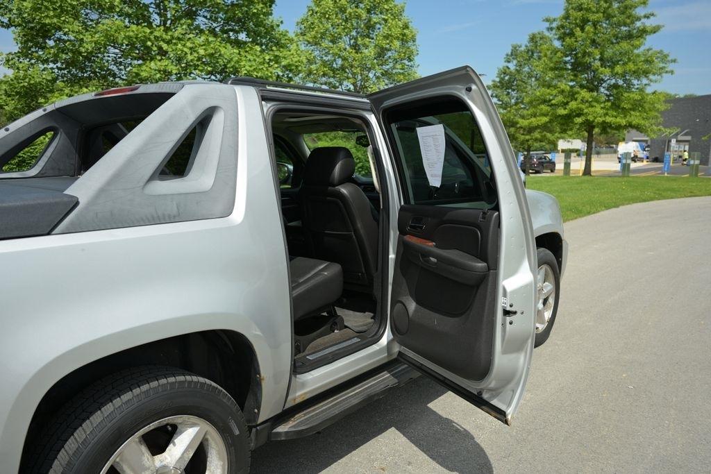 Chevrolet Avalanche 4WD Crew Cab LTZ 2010