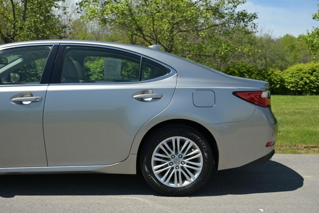 Lexus ES 350 4dr Sdn 2015