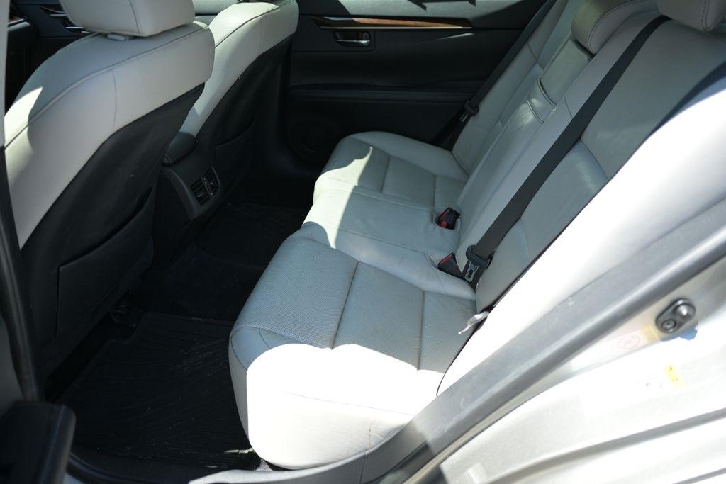 Lexus ES 350 4dr Sdn 2015