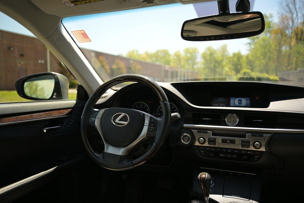 Lexus ES 350 4dr Sdn 2015