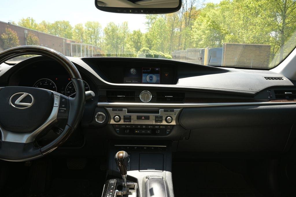 Lexus ES 350 4dr Sdn 2015