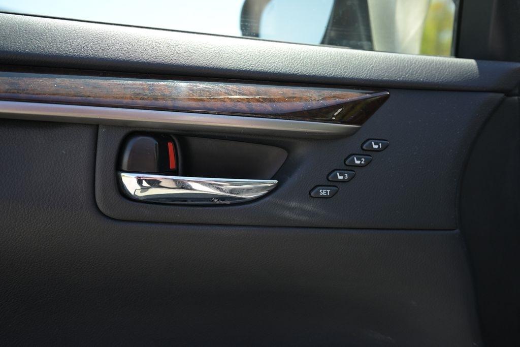 Lexus ES 350 4dr Sdn 2015
