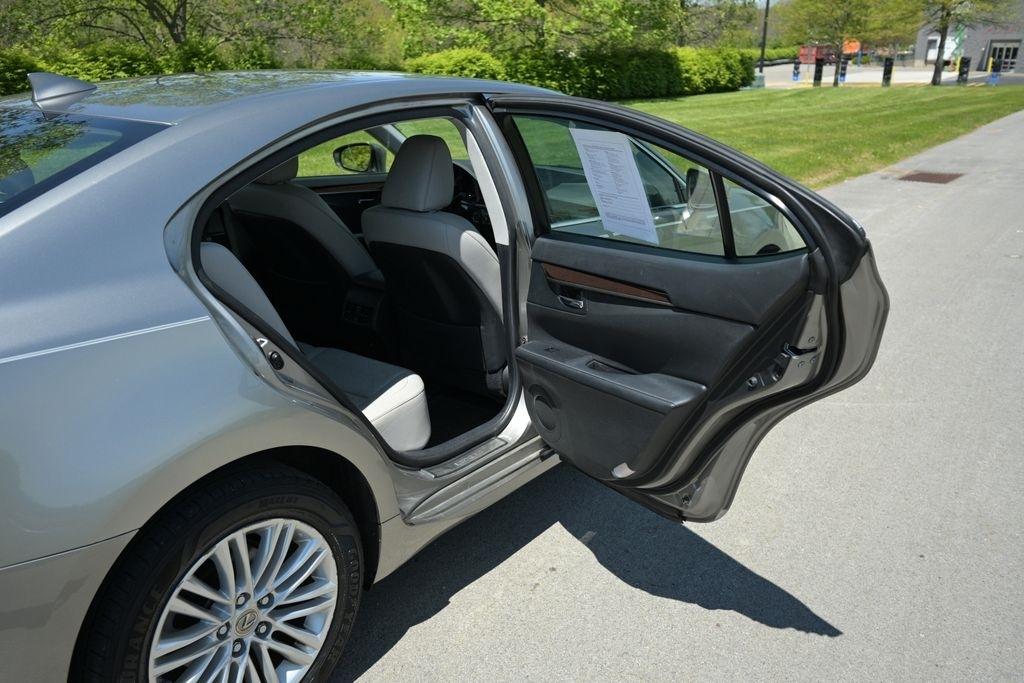 Lexus ES 350 4dr Sdn 2015