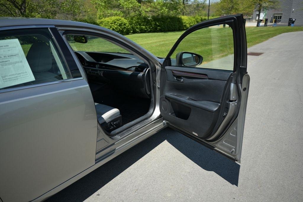 Lexus ES 350 4dr Sdn 2015