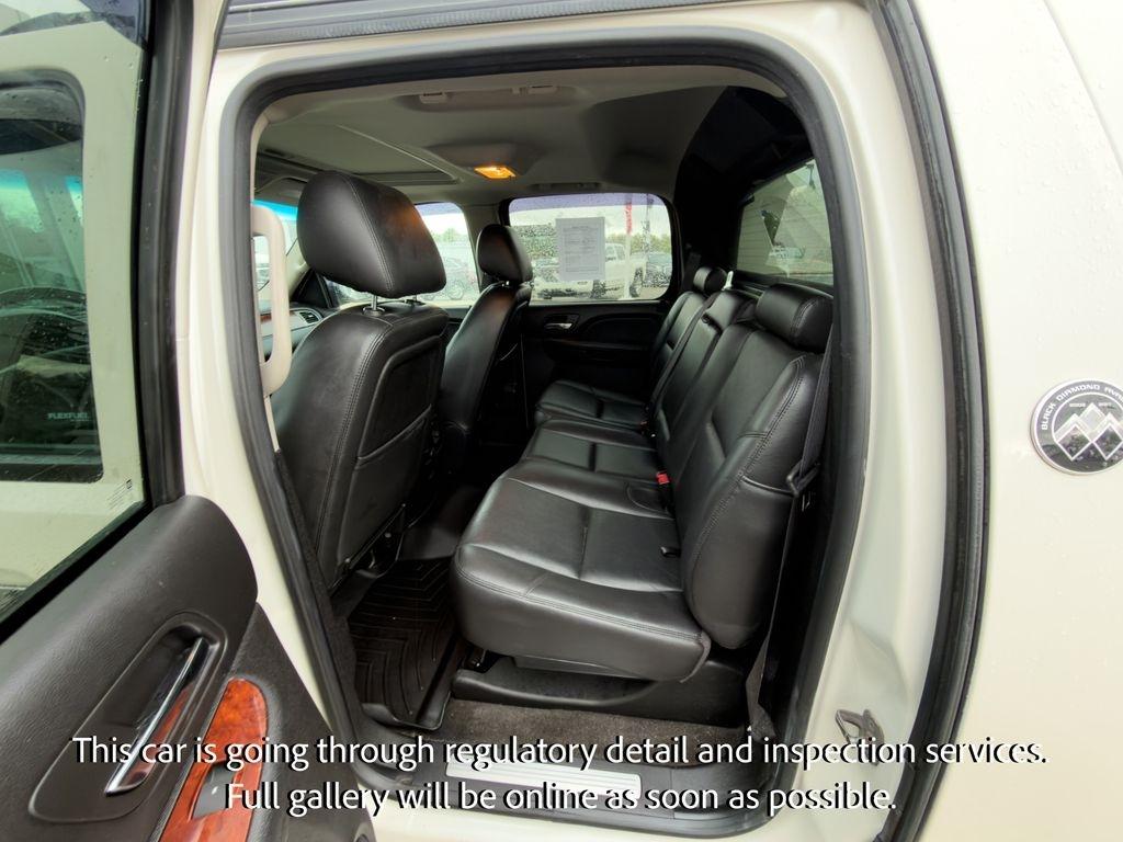 Chevrolet Avalanche 4WD Crew Cab LTZ 2013
