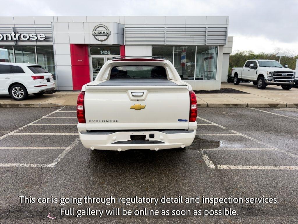Chevrolet Avalanche 4WD Crew Cab LTZ 2013