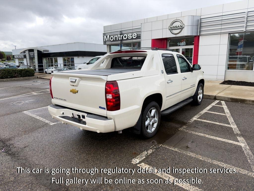Chevrolet Avalanche 4WD Crew Cab LTZ 2013