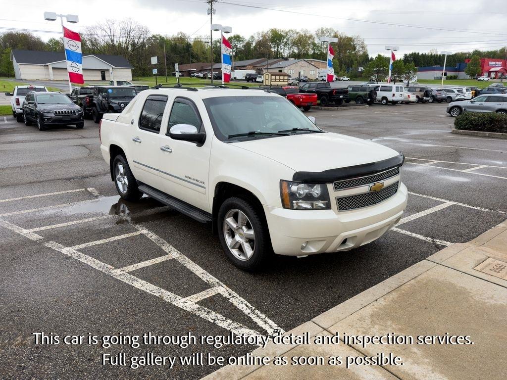 Chevrolet Avalanche 4WD Crew Cab LTZ 2013