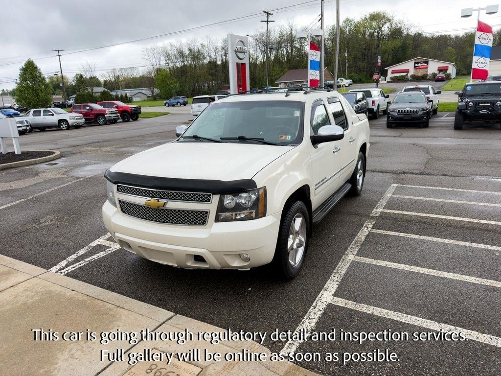 Chevrolet Avalanche 4WD Crew Cab LTZ 2013