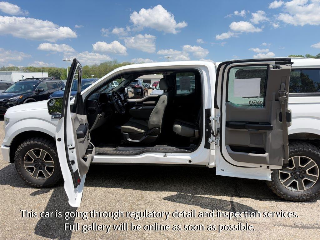 Ford F-150 2WD SuperCab 145" Lariat 2015