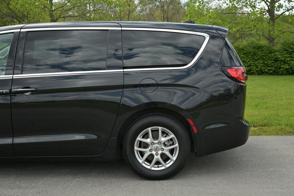 Chrysler Pacifica Touring L FWD 2023