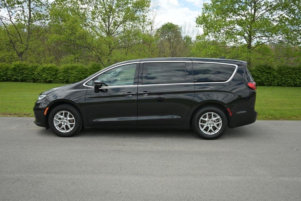 Chrysler Pacifica Touring L FWD 2023