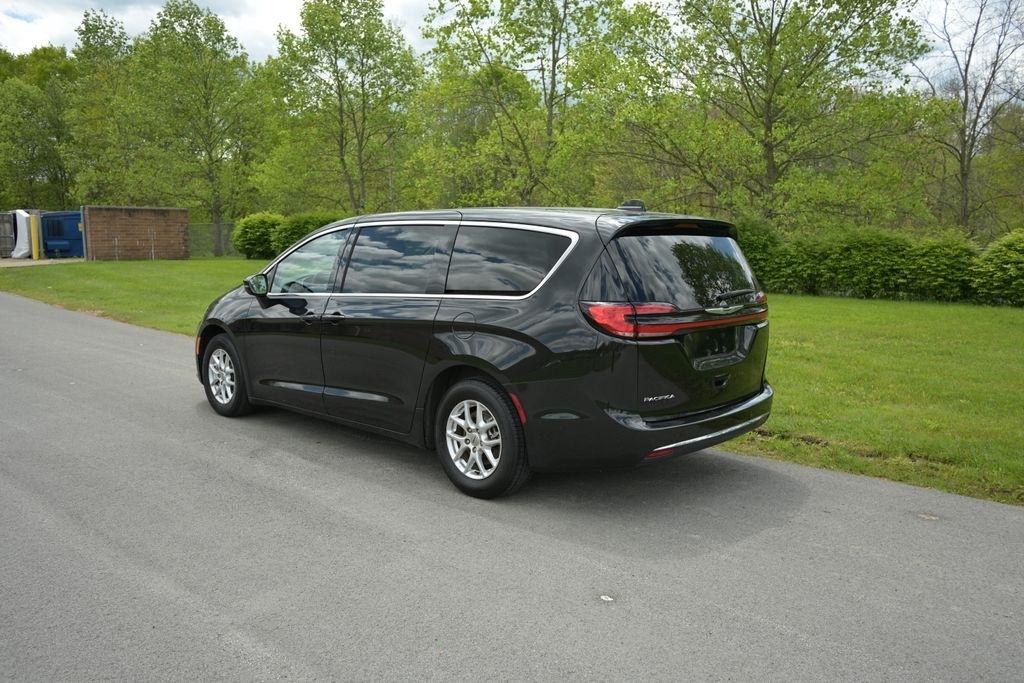 Chrysler Pacifica Touring L FWD 2023