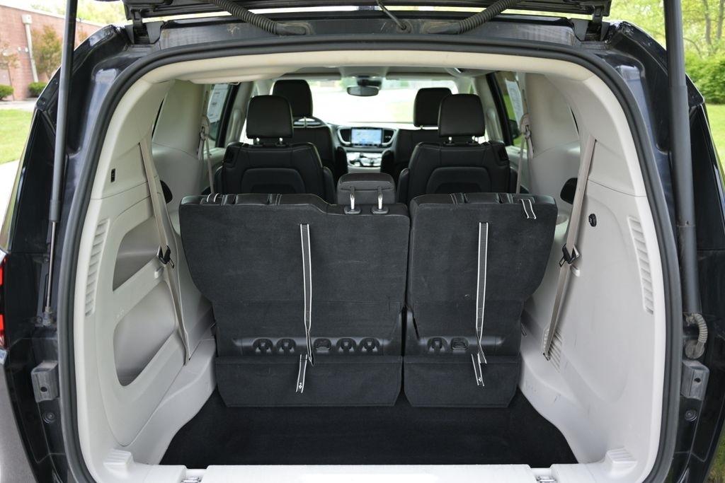 Chrysler Pacifica Touring L FWD 2023
