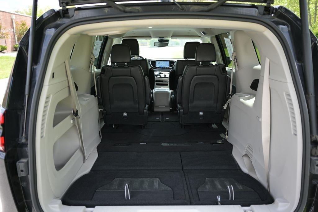 Chrysler Pacifica Touring L FWD 2023