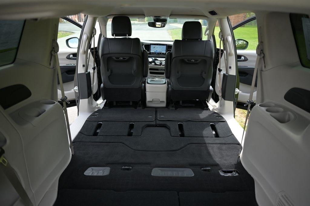 Chrysler Pacifica Touring L FWD 2023