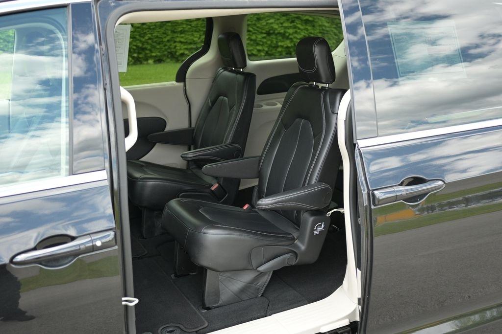 Chrysler Pacifica Touring L FWD 2023